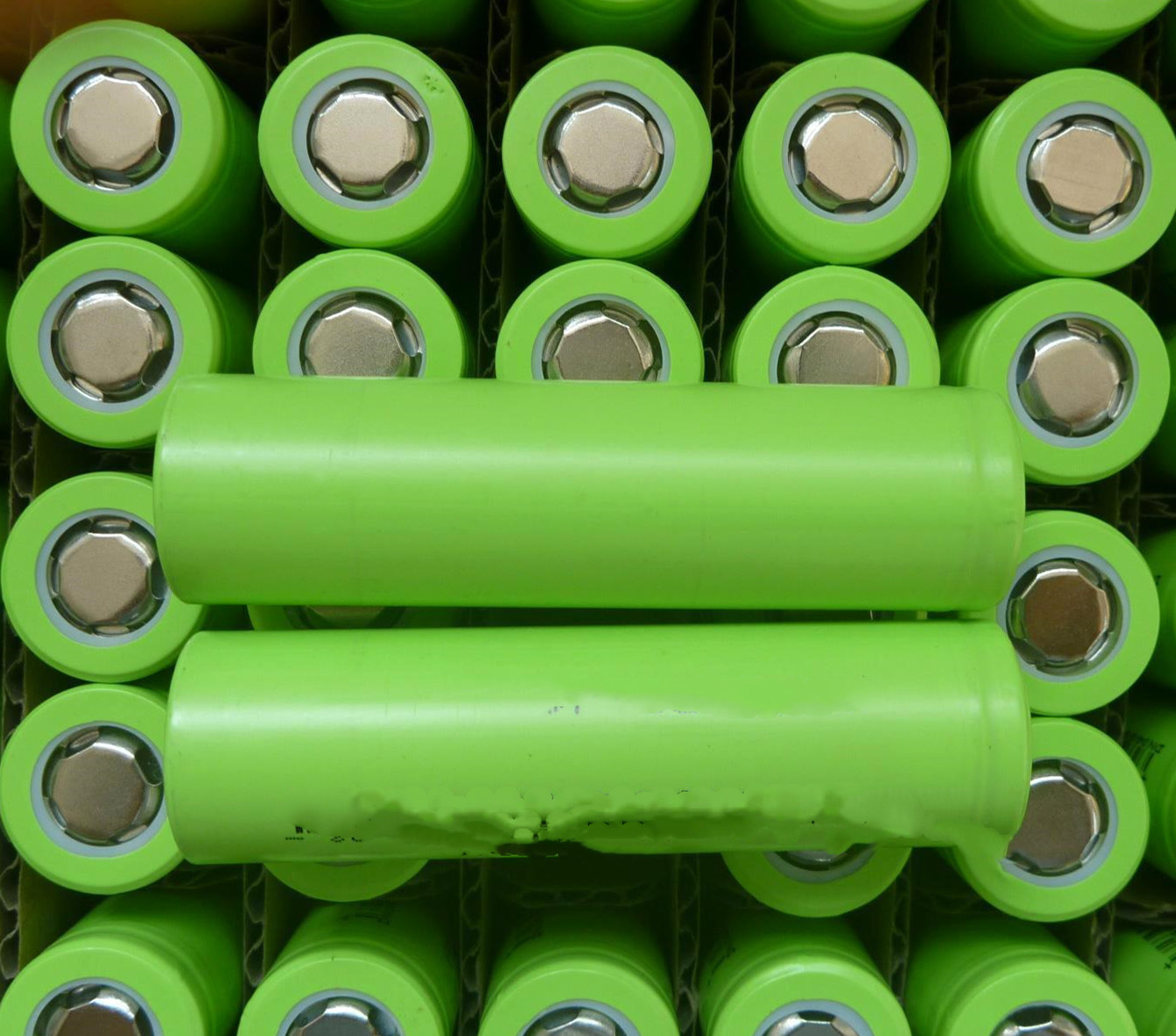 太阳能路灯锂电池